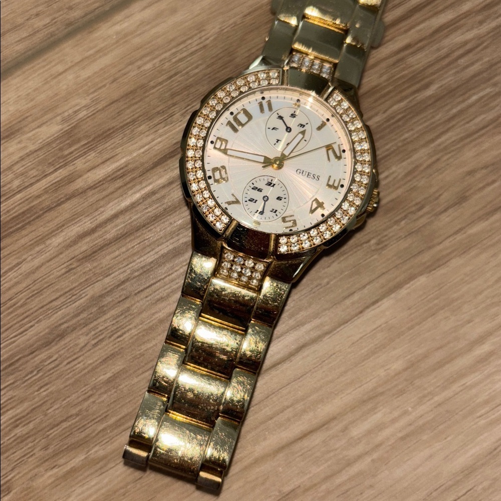 Guess Mini Prism W15072L1 women's analog watch with a crystal-studded bezel - Picture 2 of 5